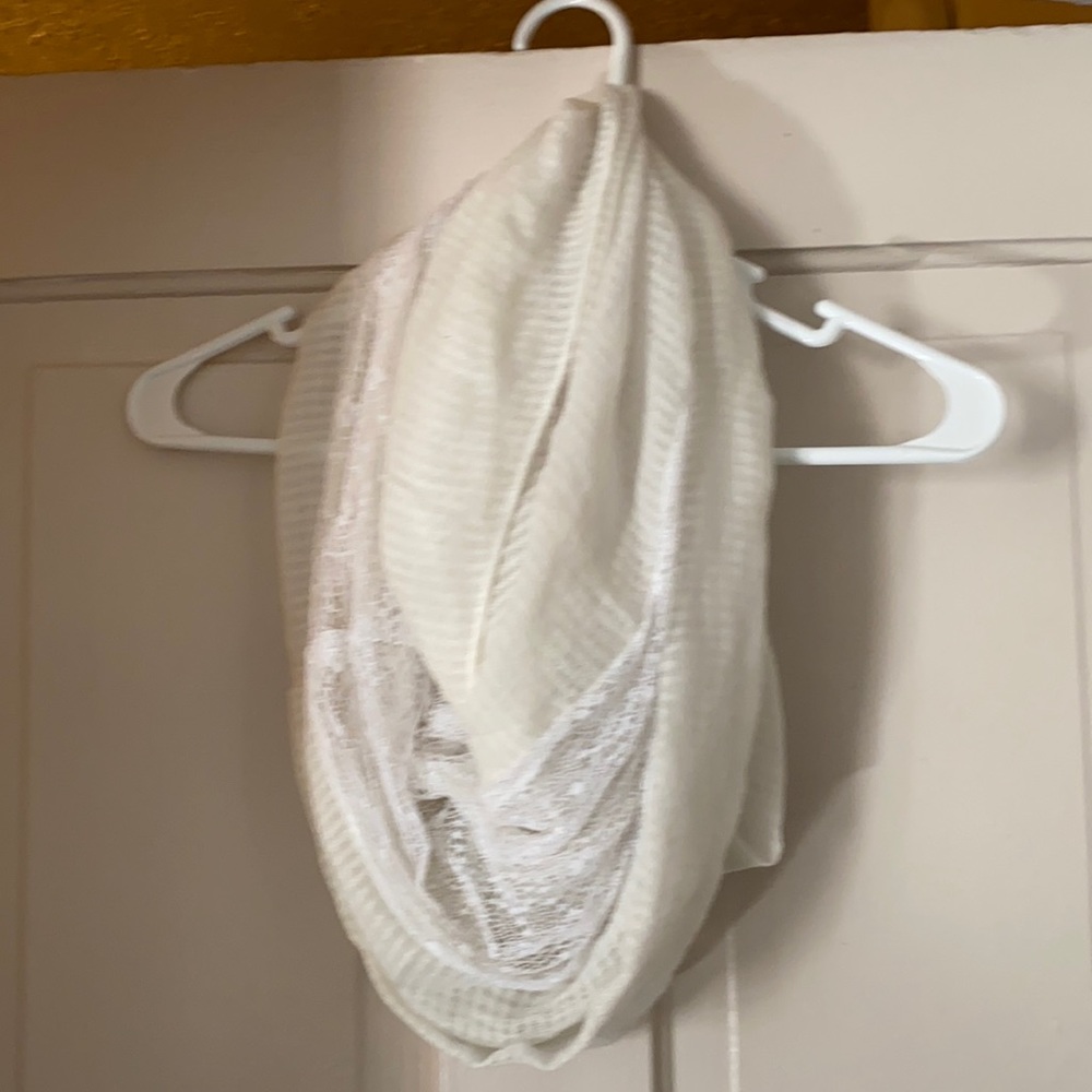 Women’s Lace and White Scarf